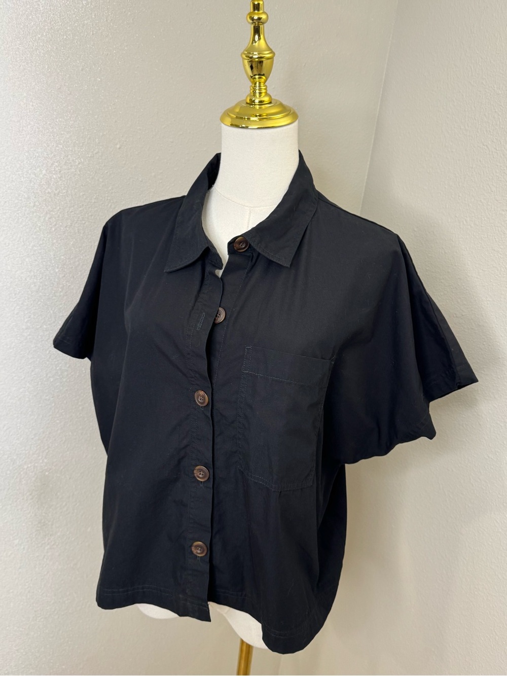 Future Collective Target Black Short Sleeve Button Front Shirt Size L NWT